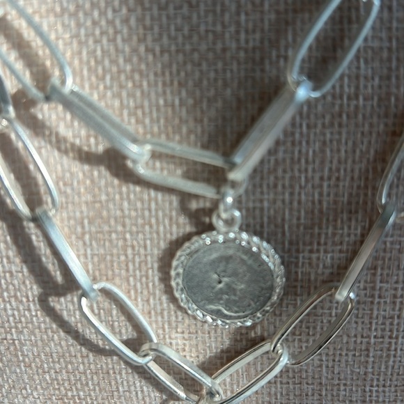Elegant Silver Necklace with Black Pendant - Picture 3 of 3